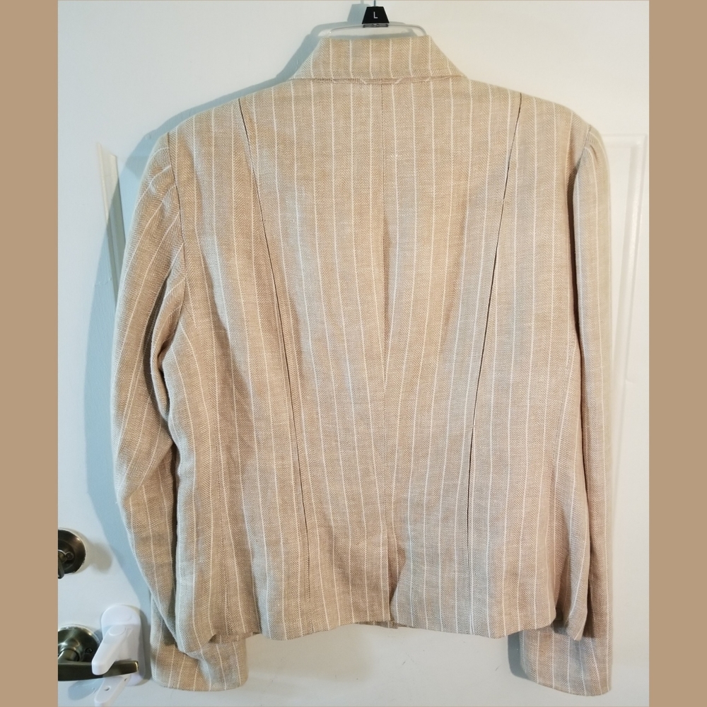 Blazer - Picture 2 of 3